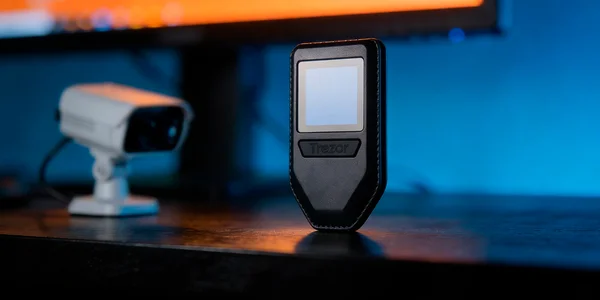 Wife allegedly used home CCTV to steal $172 million in Bitcoin from husband's Trezor